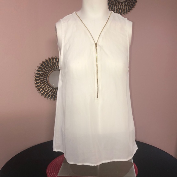 Tops - FREE WITH ANY BUNDLE Zip up white tank